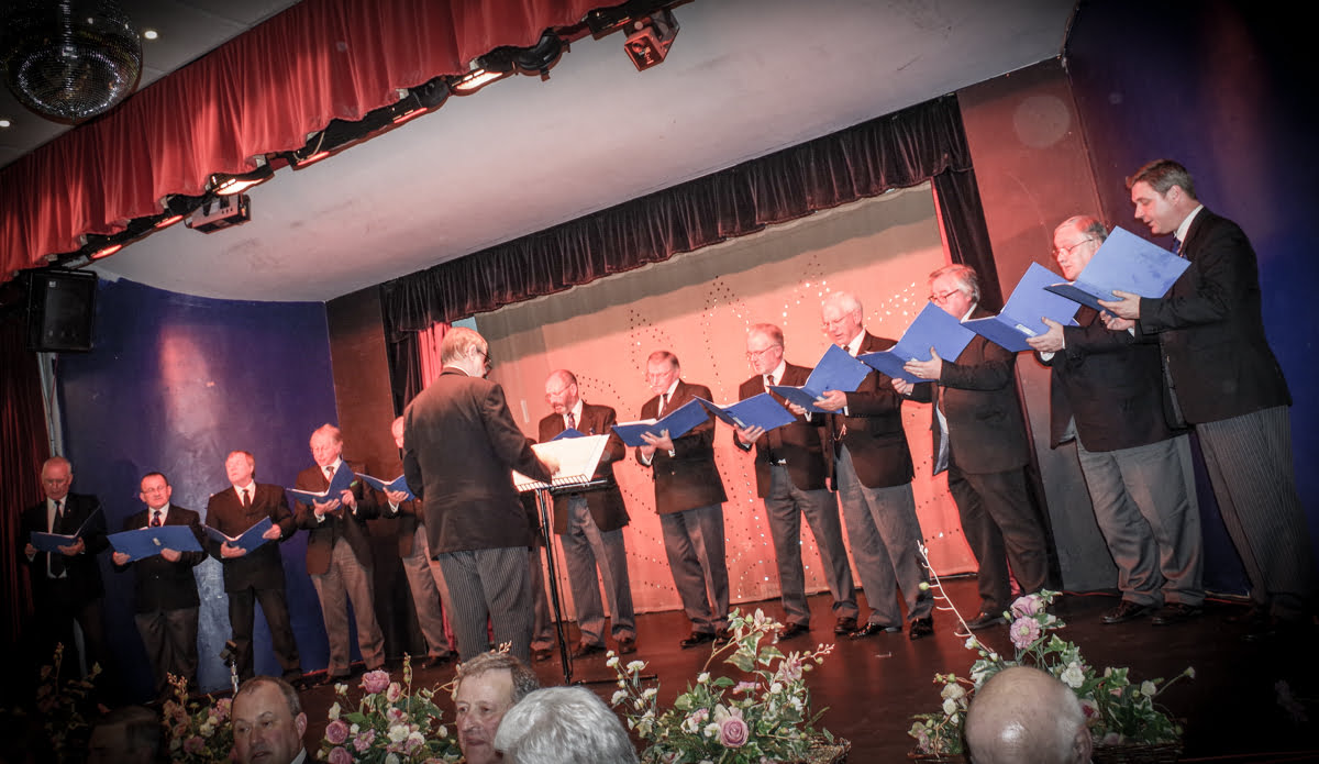 The Provincial Choir entertain at the Festival Dinner