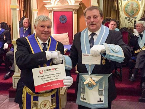 WBro. Clem Spencer delivers a defibrillator to St Peter's Lodge No. 1125 | Provincial Grand Lodge of Devonshire