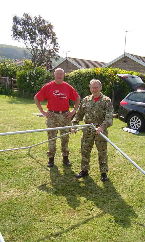 Lodge-Paint-Ball-stand-Marque