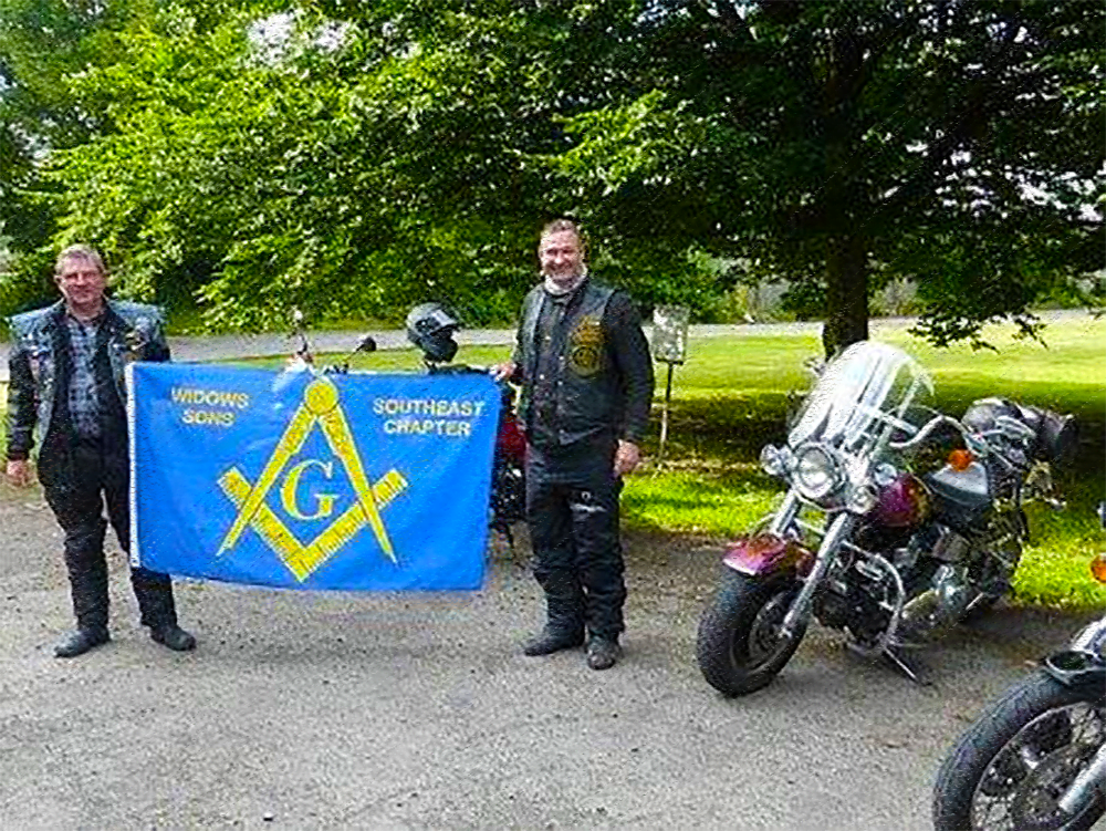 Widows Sons visit Devon on marathon to raise funds for ‘Lifelites’   Provincial Grand Lodge of Devonshire