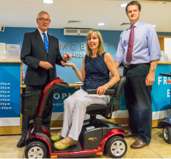 W Bro Mike Bowes presenting the keys to Cathy Stoll, CEO of Shopmobility with W Bro Andy McDarmaid