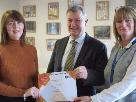 Freemason W Bro Peter Brooks and Bro Walter Cook visited the St Barnabas Hospice in Grantham to present a certificate on behalf of the Masonic Charities Foundation
