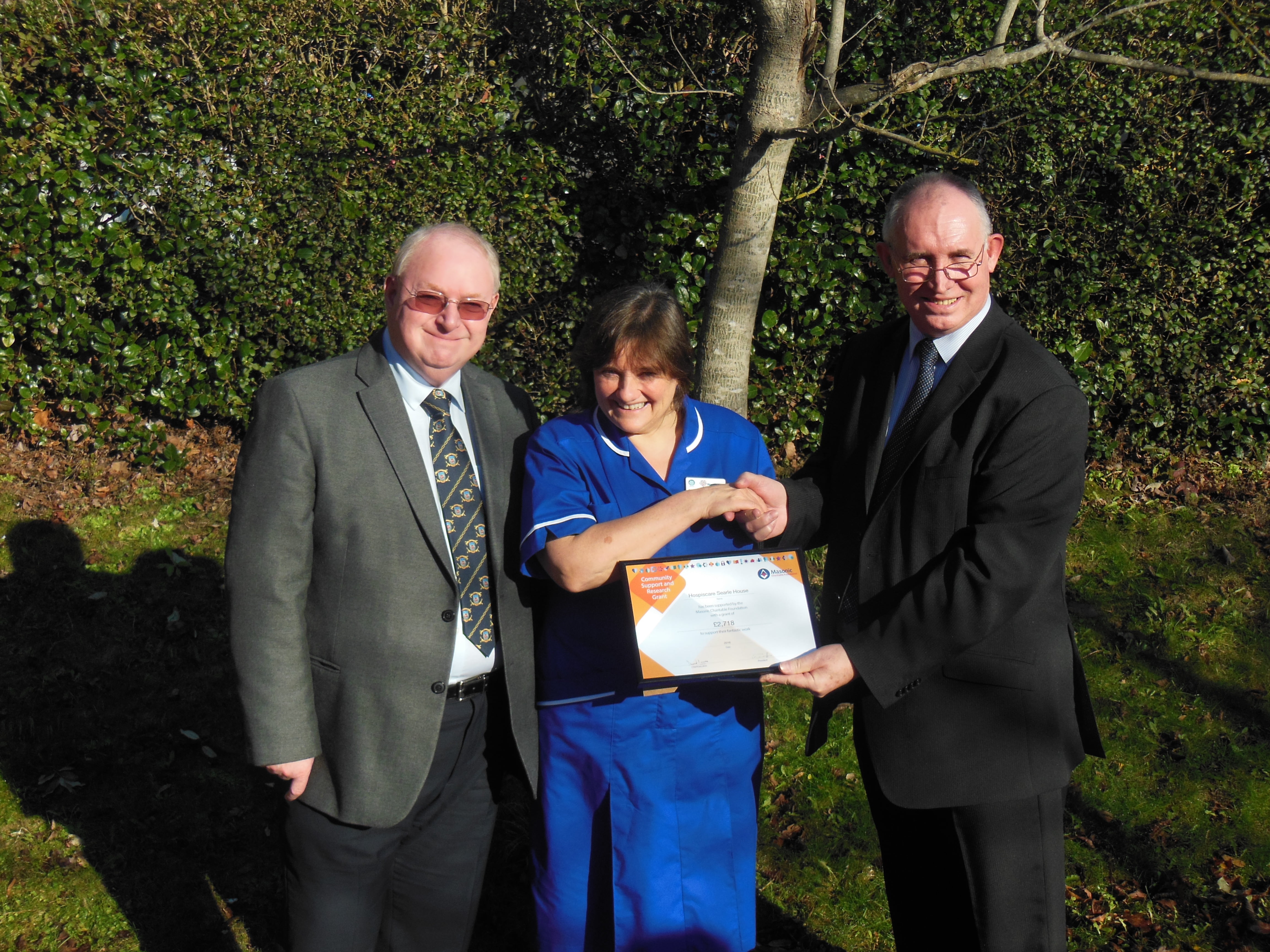 Freemasons donate £2,718 to Hospiscare in Exeter