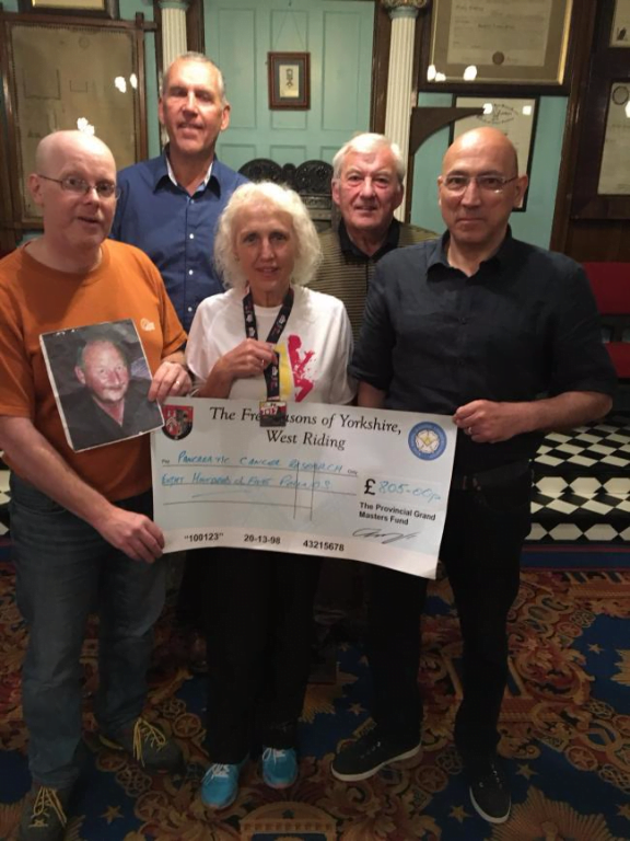 Haworth Freemasons support widow on Marathon