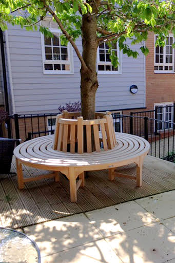 Freemasons donate £1,200 to Palmer Court Sheltered Housing Scheme The newly installed seat