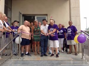 Freemasons donate folding bed and lifting frame to the Stroke Association Freemasons donate folding bed and lifting frame to the Stroke Association